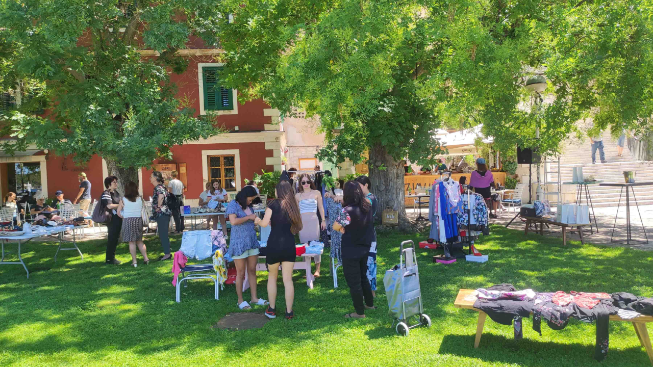 U Azimutu predstavljanje zbirke mikropriča i grafika 'Šaptanje bankomatima i druge nježnosti'