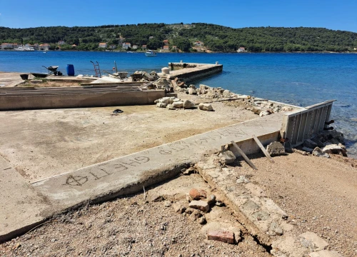 Fotografija 1 - U sanaciju pomorskog dobra u Žaboriću i na Zlarinu uloženo 70 tisuća eura