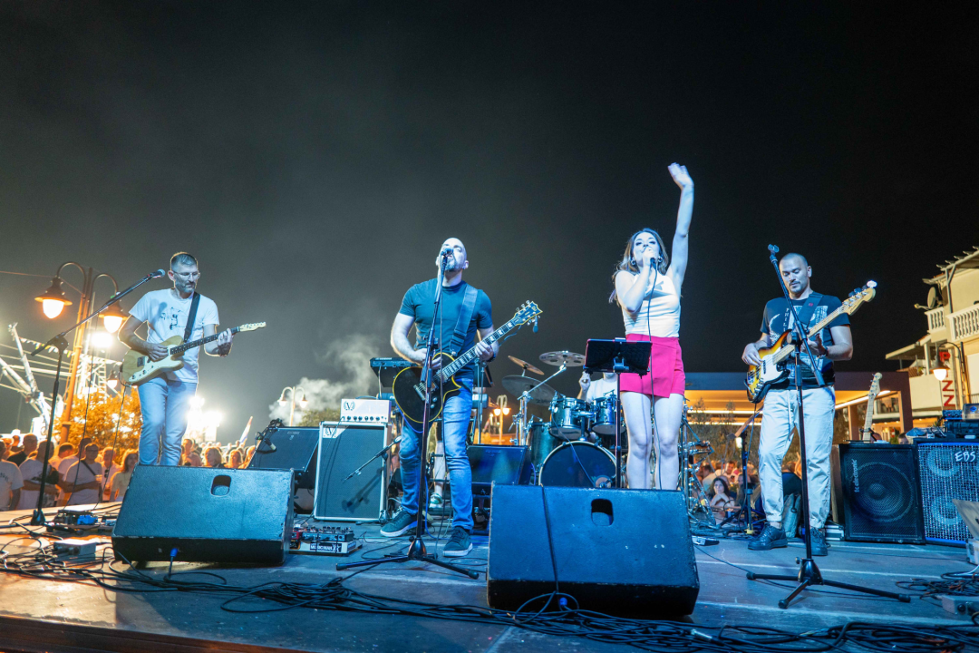 Vodički portal ima odlične fotke sa sinoćnje fešte u Tribunju i štos sugestiju načelniku