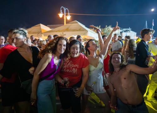 Fotografija 4 - Vodički portal ima odlične fotke sa sinoćnje fešte u Tribunju i štos sugestiju načelniku