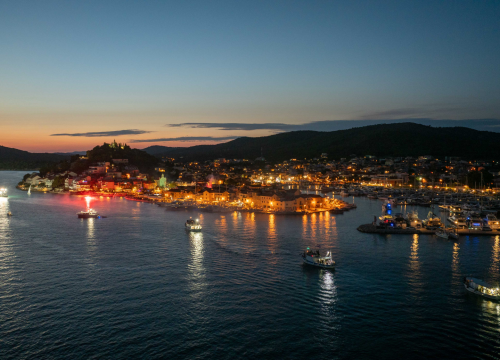 Fotografija 9 - Vodički portal ima odlične fotke sa sinoćnje fešte u Tribunju i štos sugestiju načelniku