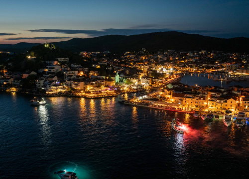 Fotografija 11 - Vodički portal ima odlične fotke sa sinoćnje fešte u Tribunju i štos sugestiju načelniku