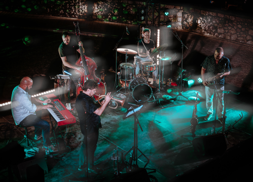 Fotografija 14 - Jazz s istarskim predznakom na tvrđavi Barone uz Robert Mikuljan Quintet