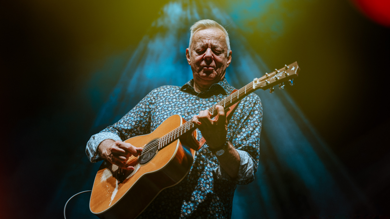 Gitaristička legenda Tommy Emmanuel na Mihovilu oduševio sviranjem tri dionice istovremeno