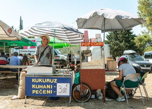 Fotografija 55 - Velik broj vjernika okupio se u marijanskom svetištu u Vrpolju: Misu predvodio biskup Rogić