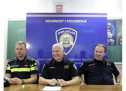 Fotografija 3 - Po Šibeniku i županiji ordiniraju policajci iz SAD, Češke, Sjeverne Makedonije i Rumunjske