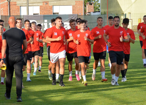 Tko je dozvolio da se nogomet igra na +40, igraču pozlilo