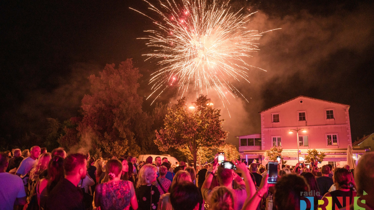 Drniška fešta: Drnišani i njihovi gosti feštali na koncertu Rišpeta