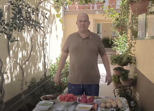 Obiteljska kužina by Ivo Kronja: Ljetna juha od pomidora i kožica od pršuta i pancete