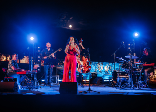 Oblaci su se razišli, nevrijeme je pričekalo, a Lelu Kaplowitz je na pozornicu Baronea ispratio puni mjesec