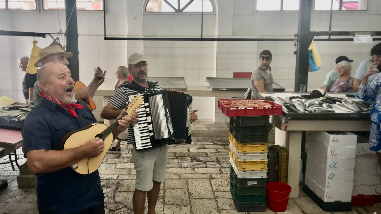 Trio gušt uoči Šansone iznenadio ribare na splitskoj peškariji