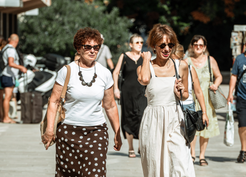 Fotografija 6 - Ljetne haljine i vibrantne boje: Evo što se sve nosilo ovih dana po Šibeniku