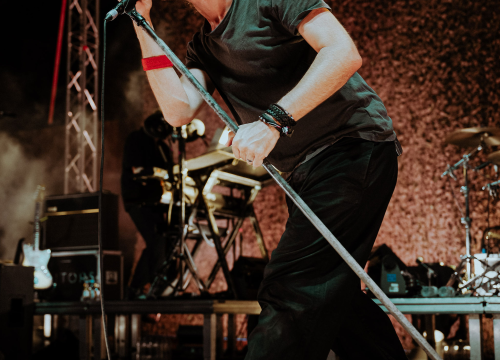 Fotografija 39 - Editorsi održali fantastičan koncert u Šibeniku, nije ih omeo ni vjetar ni kiša