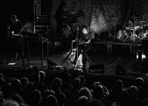 Fotografija 7 - Editorsi održali fantastičan koncert u Šibeniku, nije ih omeo ni vjetar ni kiša