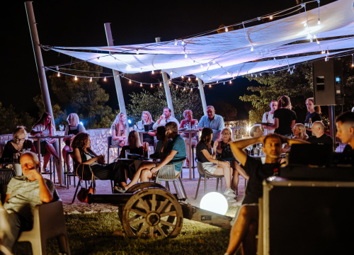 Fotografija 20 - Black Coffee i Ana Uršula Najev na rasprodanom Baroneu: Spoj mladosti i iskustva