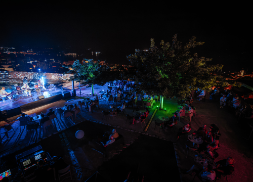 Fotografija 26 - Black Coffee i Ana Uršula Najev na rasprodanom Baroneu: Spoj mladosti i iskustva