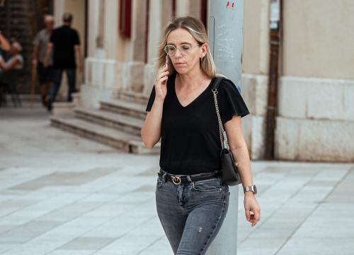 Fotografija 3 - Modne kombinacije koje najavljuju šibensku jesen: Evo što su ovih dana nosile lijepe dame iz đira