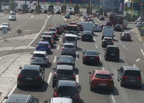 Gužve na autocestama i danas, prema Lučkom kolona 7 kilometara