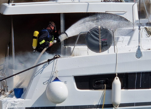 Gotov očevid u Primoštenu: Šteta na katamaranu nakon požara pola milijuna eura