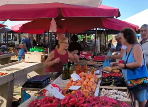 Gužva na šibenskoj pijaci: 'Ko ode kupi bilo šta ne može falit'