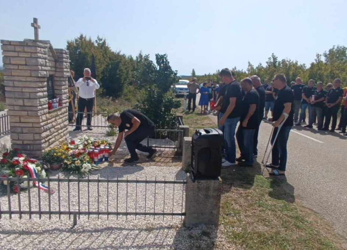 Fotografija 2 - Obilježena 30. godišnjica pogibije hrvatskih branitelja Tomislava Karduma i Šime Džepine