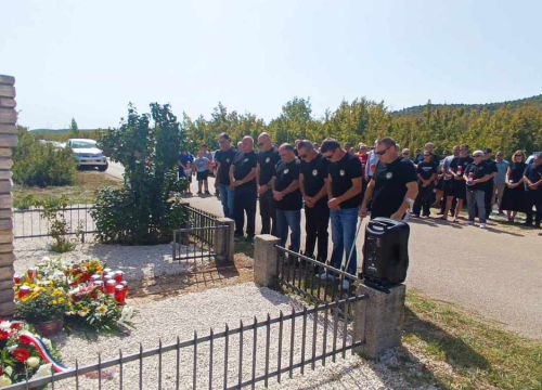 Fotografija 5 - Obilježena 30. godišnjica pogibije hrvatskih branitelja Tomislava Karduma i Šime Džepine