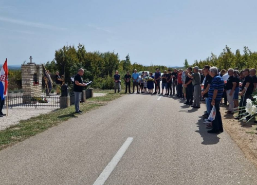 Fotografija 8 - Obilježena 30. godišnjica pogibije hrvatskih branitelja Tomislava Karduma i Šime Džepine