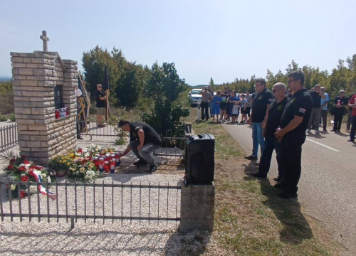 Fotografija 17 - Obilježena 30. godišnjica pogibije hrvatskih branitelja Tomislava Karduma i Šime Džepine