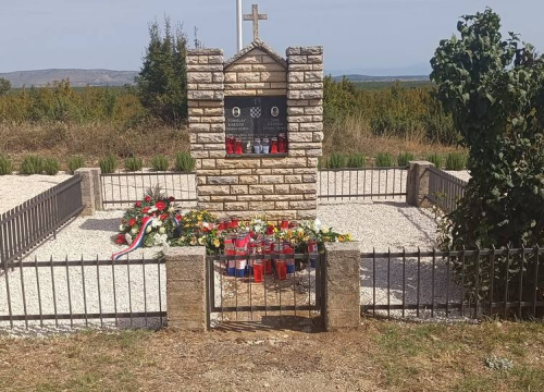 Fotografija 18 - Obilježena 30. godišnjica pogibije hrvatskih branitelja Tomislava Karduma i Šime Džepine