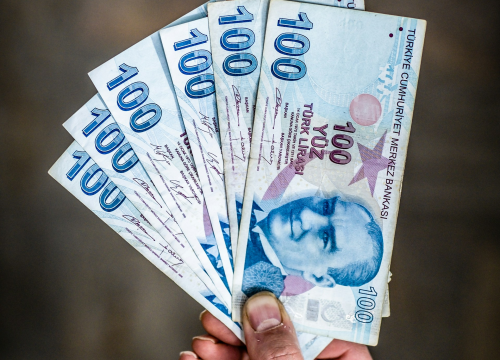 Sestre pronašle veliku svotu djedovog novca u podrumu, mislile da su postale bogate, ali ipak ništa od toga