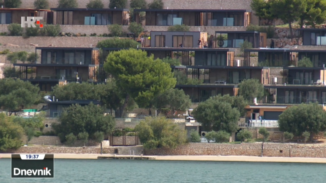 Ruši se luksuzni kamp na Murteru, vlasnik: 'Ako sam kriv, rušit ću sam'
