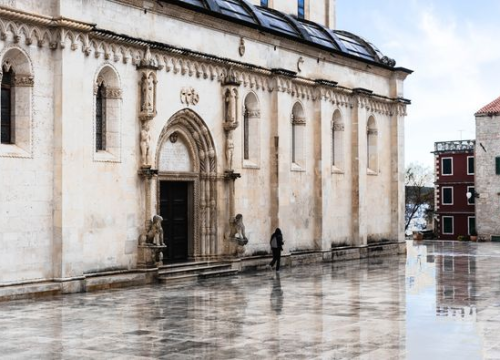 Kiša i pljuskovi, temperatura do 24 stupnja