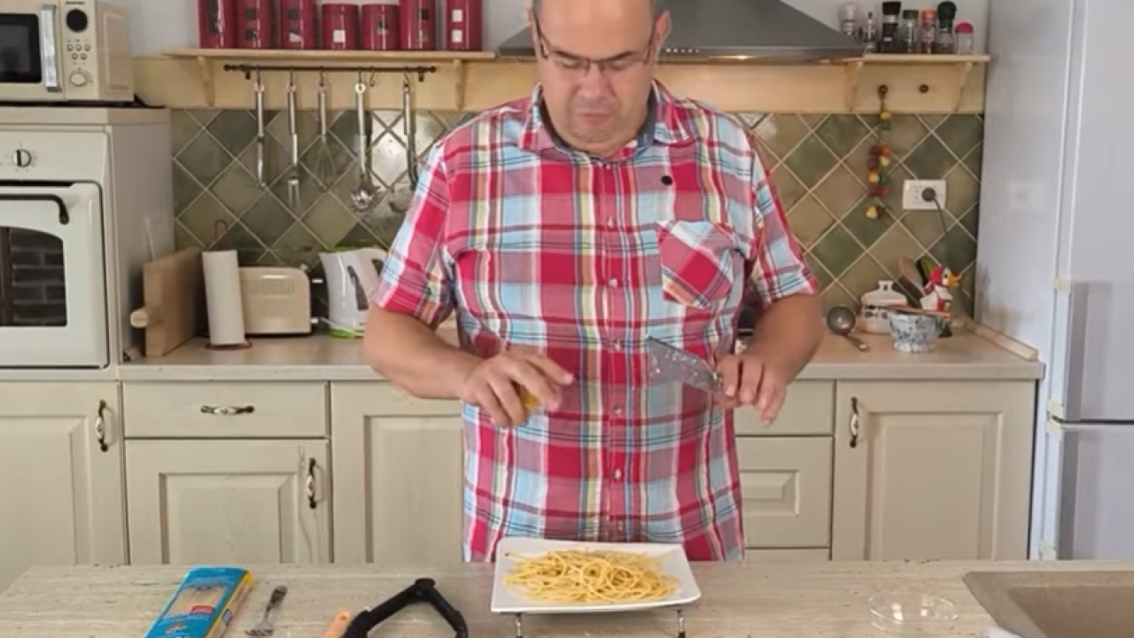 Obiteljska kužina by Ivo Kronja: Špageti Cacio e Pepe, savršenstvo od samo tri sastojka