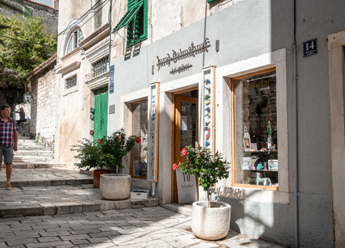 Jesenska kolekcija stigla je u izloge Galerije Juraj Dalmatinac