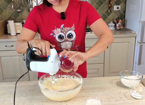 Obiteljska kužina by Ivo Kronja: Starinski kolač sa šljivama i orasima