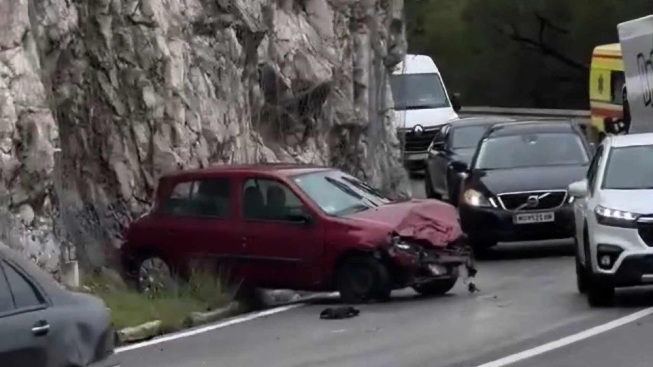 Vozač automobilom iznad Rokića prešao u suprotnu traku i naletio na teretno vozilo