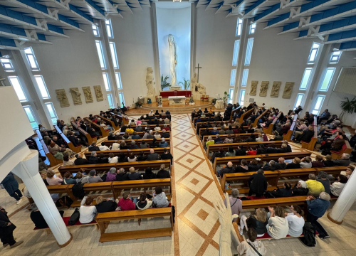 Fotografija 14 - Vjernici Šibenske biskupije hodočastili u Sisak i Varaždin