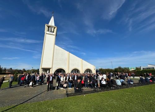 Fotografija 15 - Vjernici Šibenske biskupije hodočastili u Sisak i Varaždin