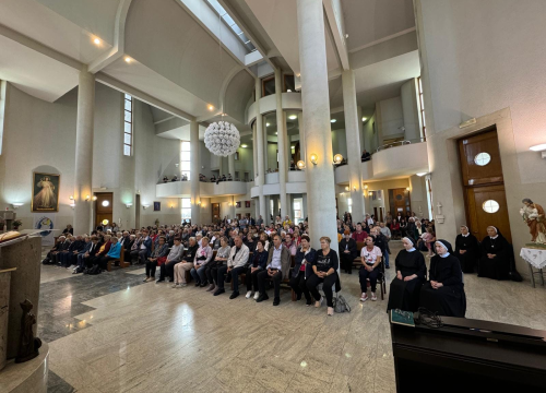 Fotografija 5 - Vjernici Šibenske biskupije hodočastili u Sisak i Varaždin