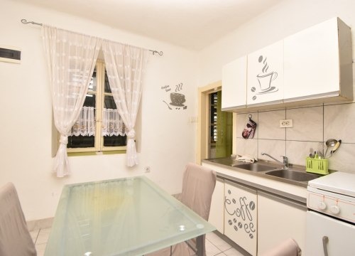 Agencija Palace: Prodaje se dvosoban stan na odličnoj lokaciji!