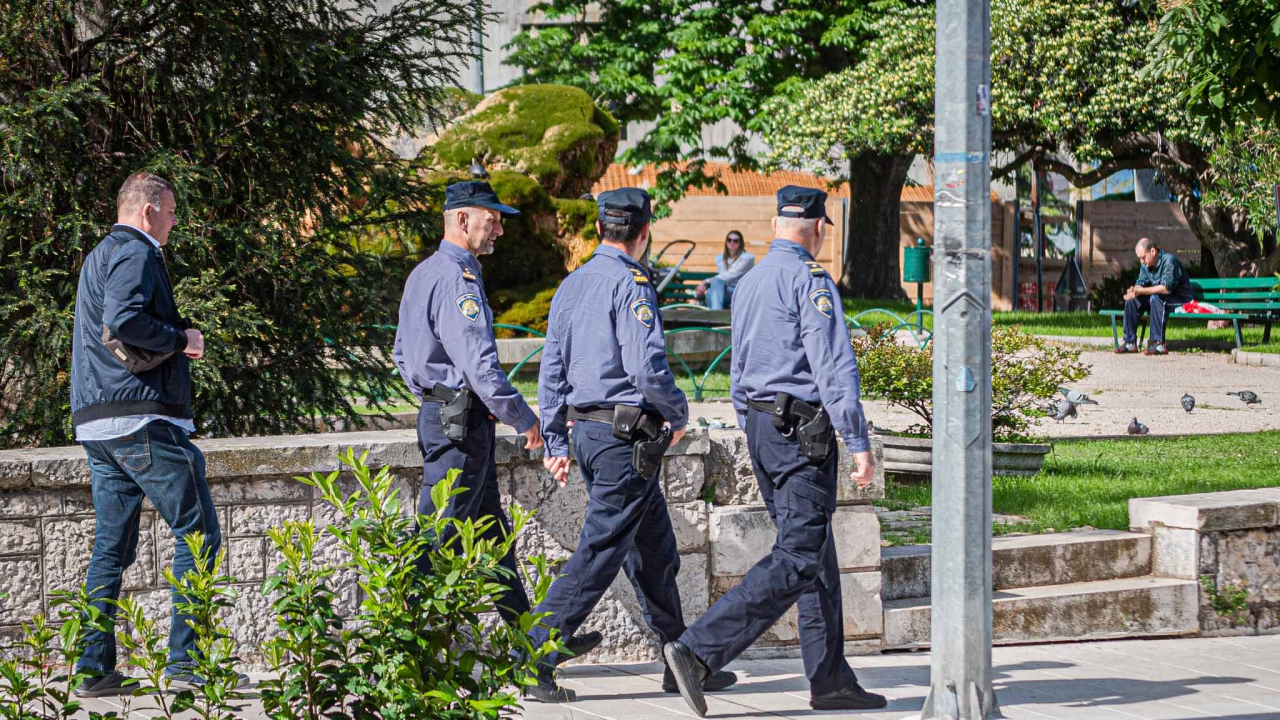 Lažni policajac uzeo novac od 86-godišnje Vodičanke. Kasno je shvatila da je prevarena