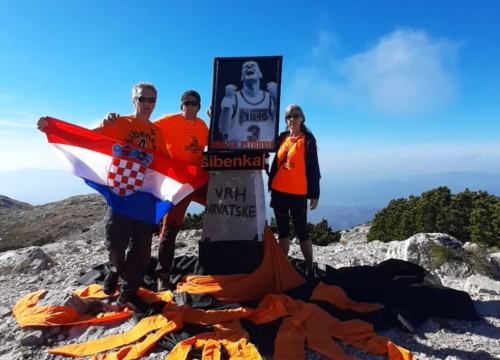 Šibenski planinari Draženu u čast popeli se na Sinjal: ''Iako već dugo nisi sa nama i dalje si na vrhu'