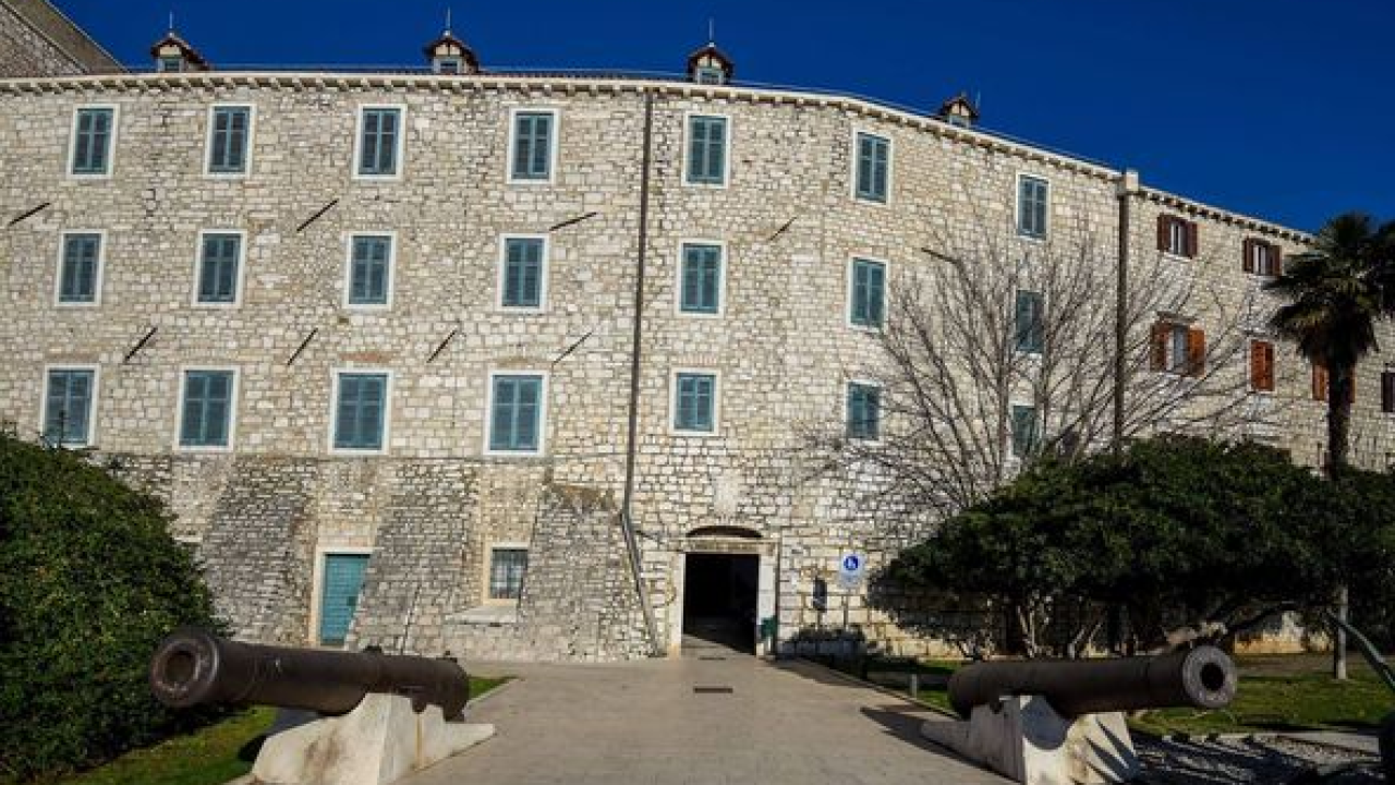 U Muzeju u četvrtak otvorenje izložbe 'Plavo-omiljena boja'