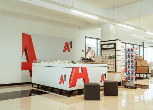 Fotografija 5 - Ne propustite performans atraktivne Poline Mytko u Mozartu!