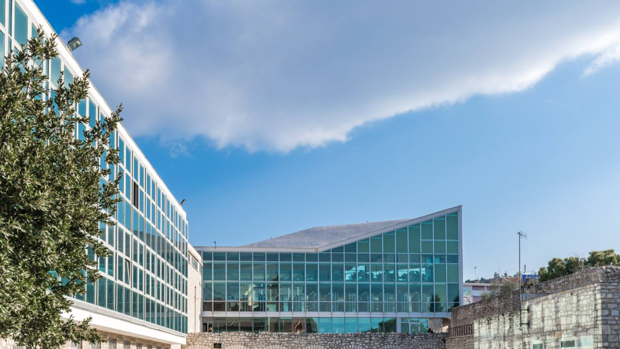 Toplije, jugo i mjestimično kiša