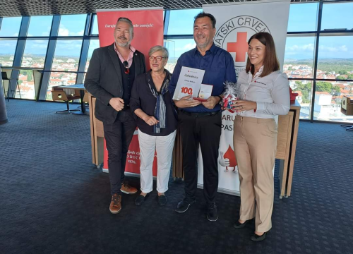 Fotografija 10 - Vodičani Robert Pašara i Slavko Minčić po sto puta darovali krv