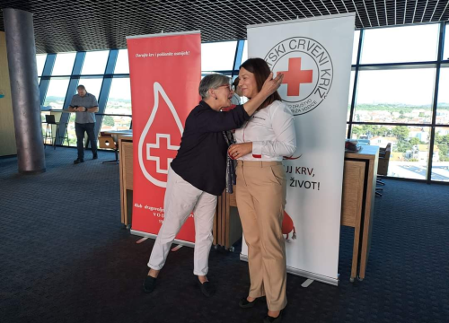 Fotografija 3 - Vodičani Robert Pašara i Slavko Minčić po sto puta darovali krv