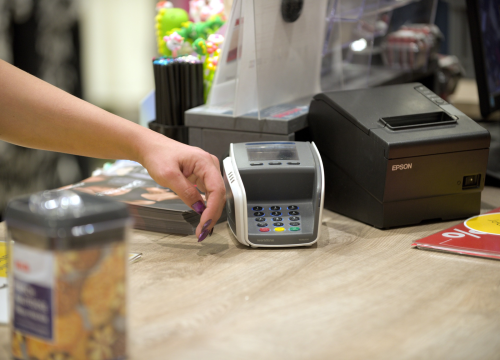 Fotografija 3 - Šibenski haker Denis Periša se zaručio: Naravno, zaručnički prsten je poseban, a i tehnološki napredan