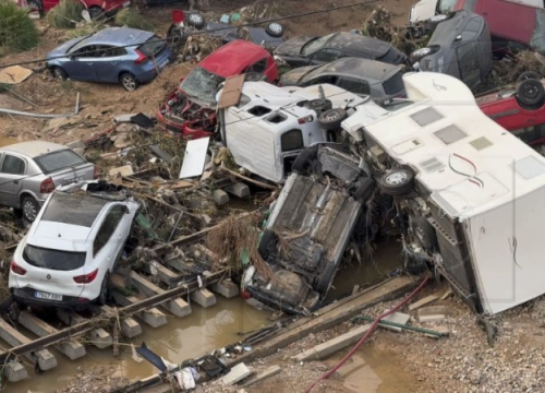 Kišna oluja nastavlja prijetiti Španjolskoj dok traje potraga za nestalima