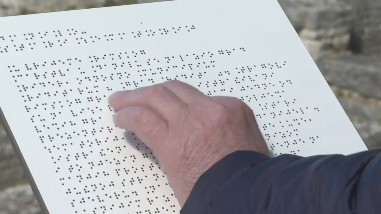 Slijepe i slabovidne osobe u šibenskom muzeju dodirom mogu istraživati dio baštine